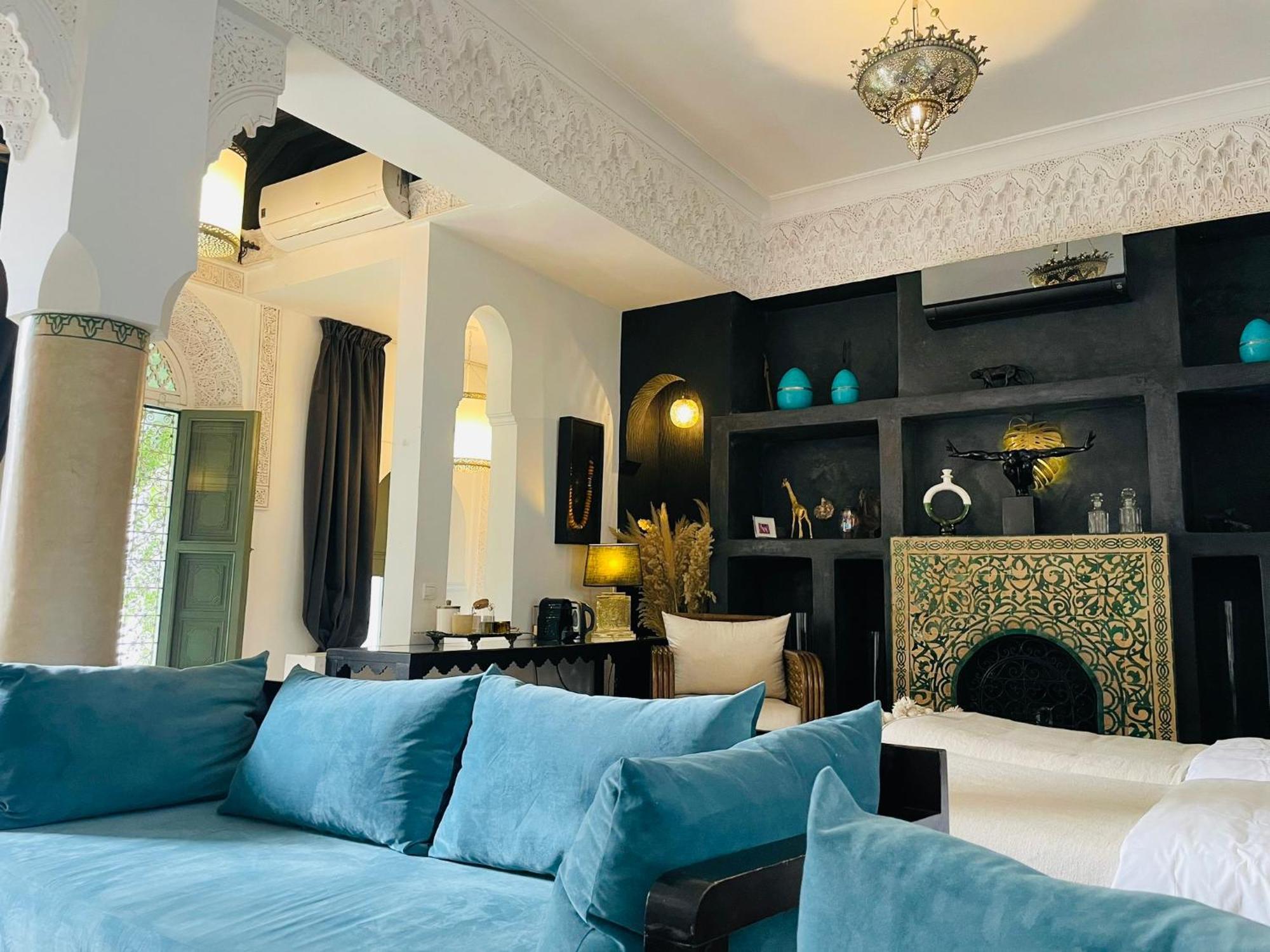رياض رافائيل رياد 4*
